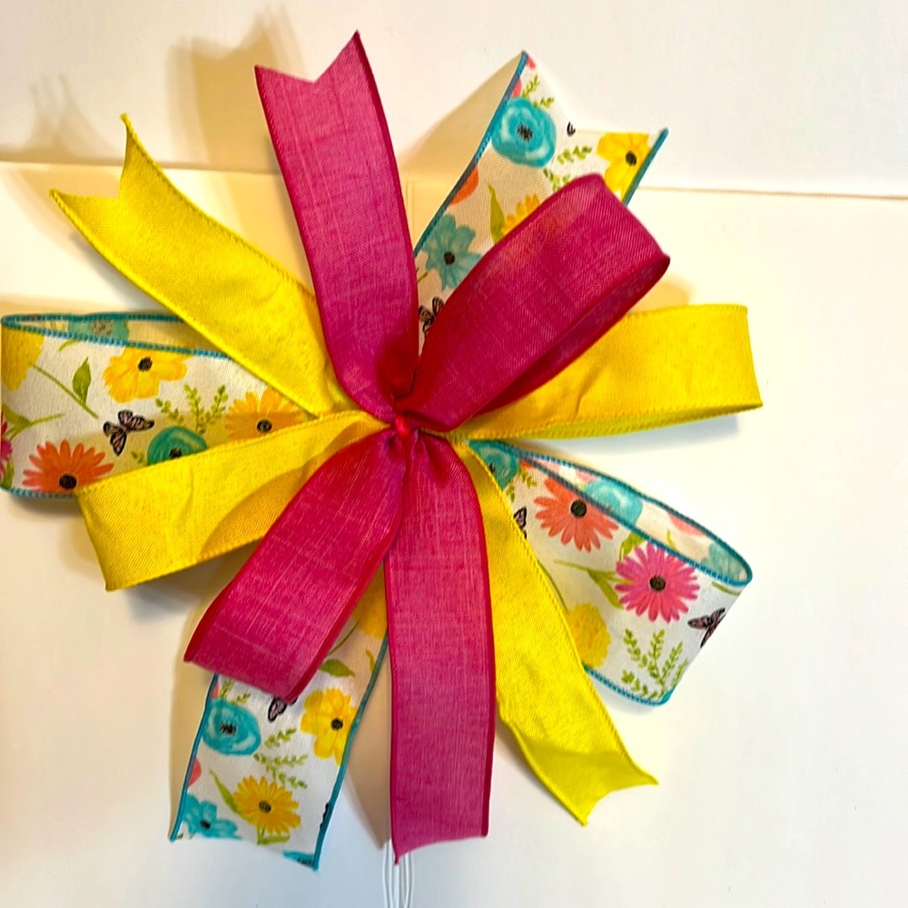 Spring accent bow